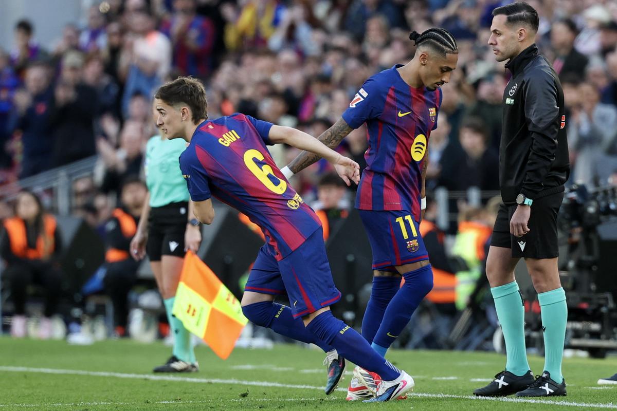 Huấn luyện viên Hansi Flick của Barcelona đã tung tiền vệ Gavi vào sân trong 10 phút cuối, lần đầu anh ra sân kể từ tháng 8 sau chấn thương đầu gối.